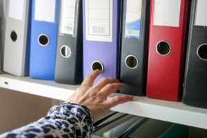 Jak archiwizować faktury na papierze komputerowym